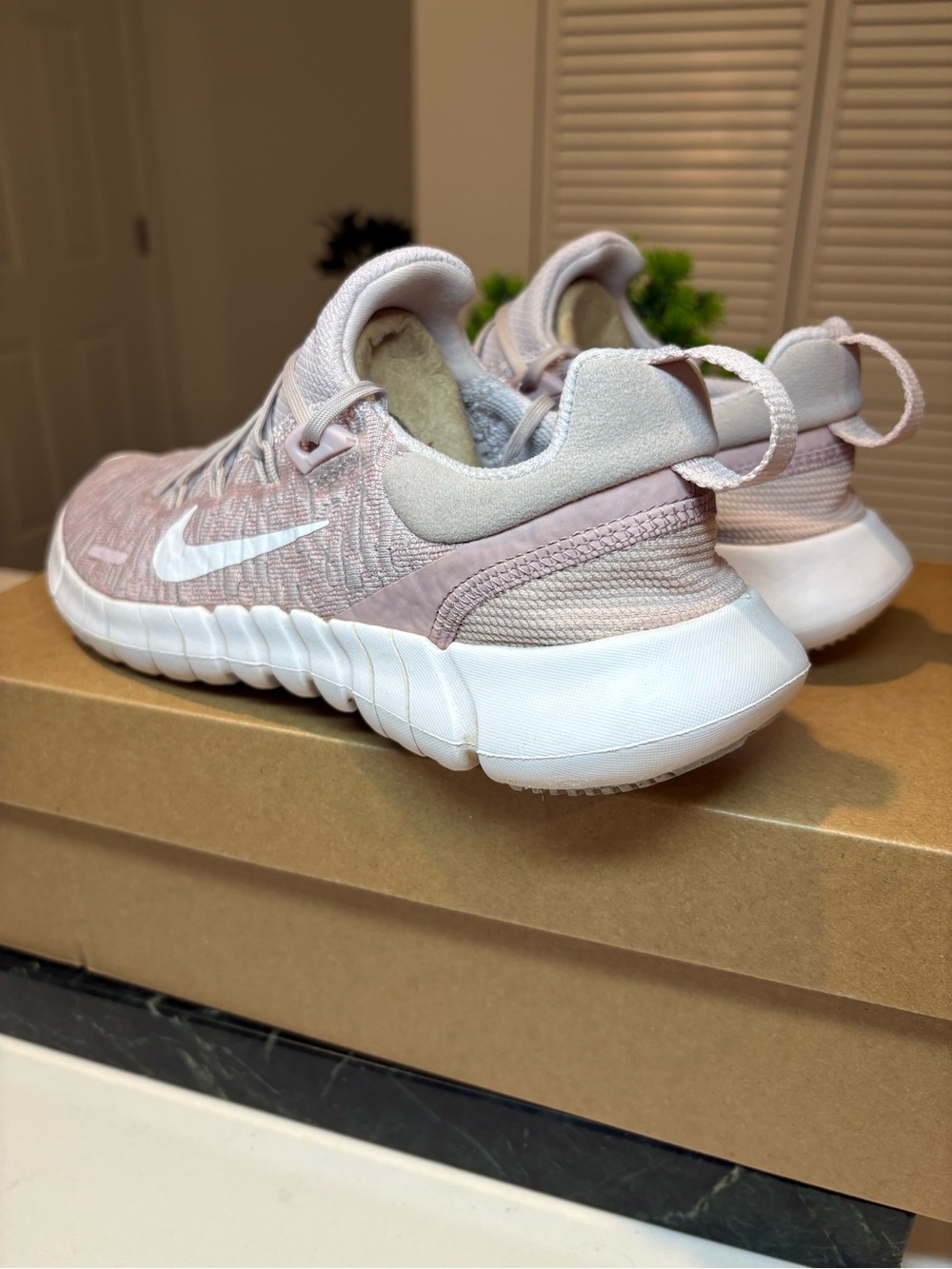 Nike Free Run 5.0 Soft Pink White Running Shoes, Womens size 7.5 - Picture 6 of 7